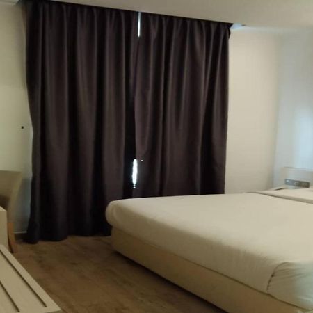 Minimalist Hotel Johor Bahru Extérieur photo