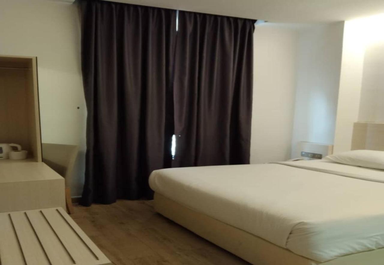 Minimalist Hotel Johor Bahru Extérieur photo