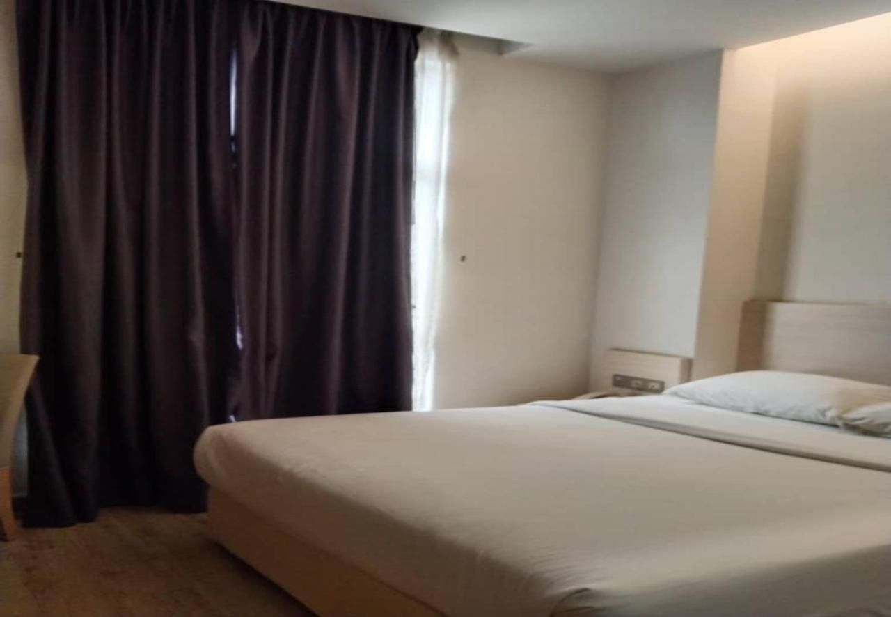 Minimalist Hotel Johor Bahru Extérieur photo