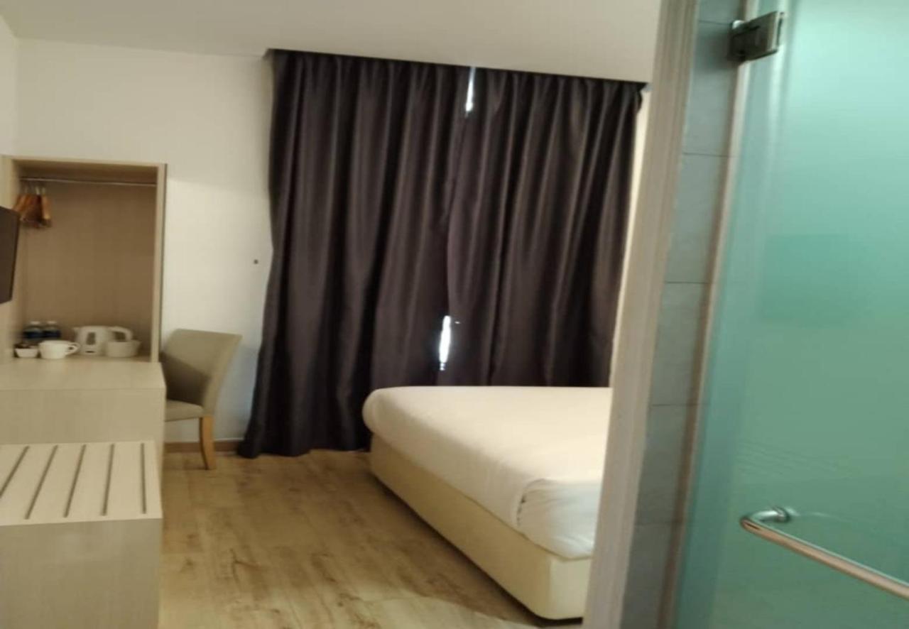Minimalist Hotel Johor Bahru Extérieur photo