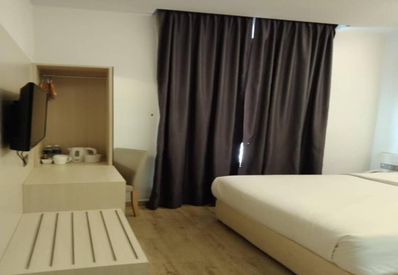 Minimalist Hotel Johor Bahru Extérieur photo