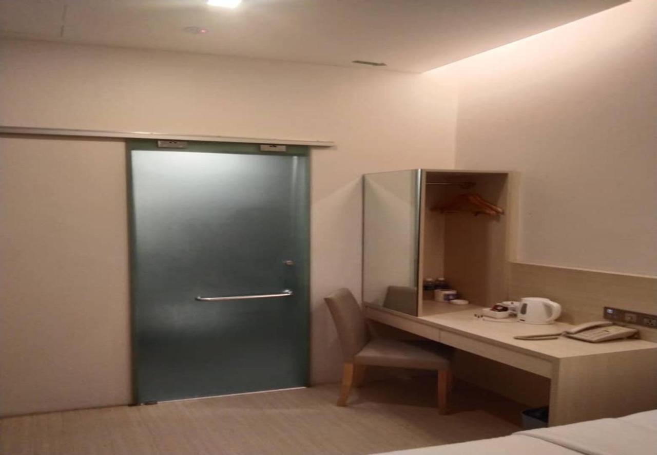 Minimalist Hotel Johor Bahru Extérieur photo